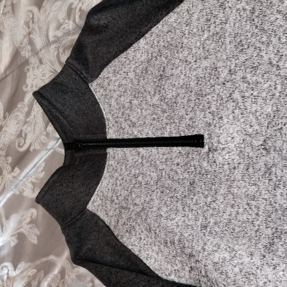 Boys Sonoma 1/4 zip Sweater Dark Gray/Light Gray (SZ L 14/16) - Excellent Cond!! - Picture 2 of 7